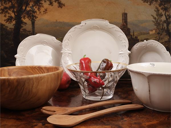 Service of dishes for outdoor lunches in ceramic