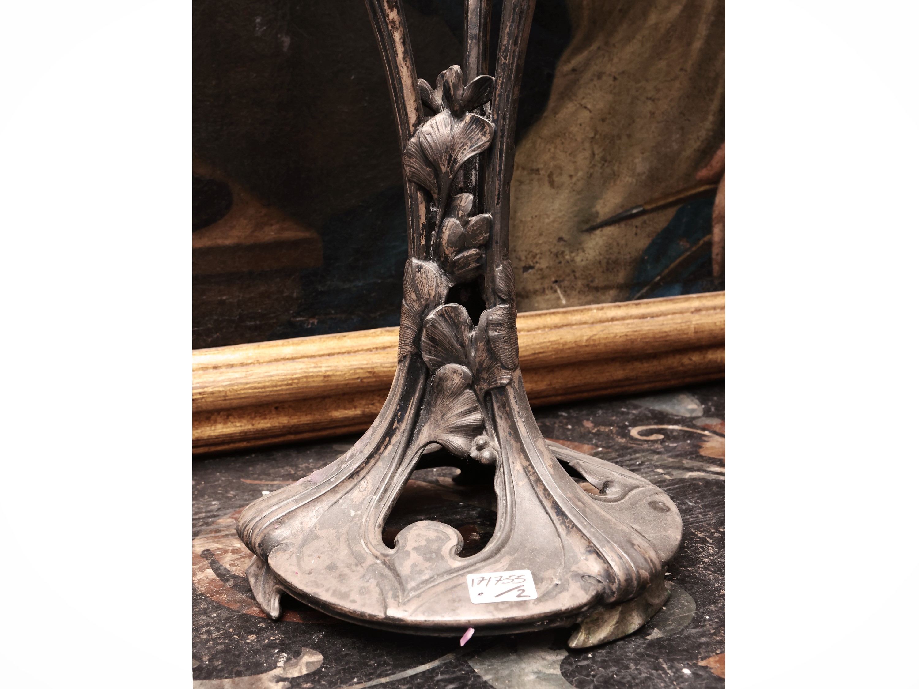 Coppia di Candelabri in Metallo Argentato di Gusto Art Nouveau