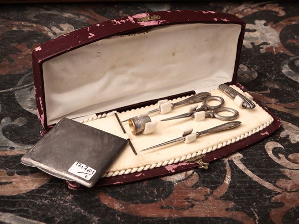 Set of silver toilet accessories