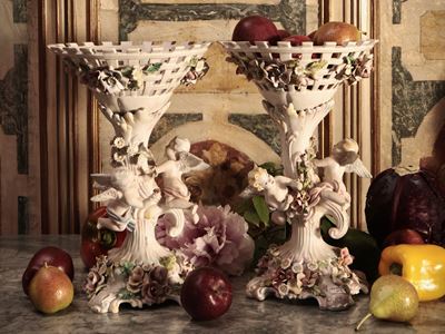 Coppia di Grandi Alzate Centrotavola in Ceramica Smaltata
