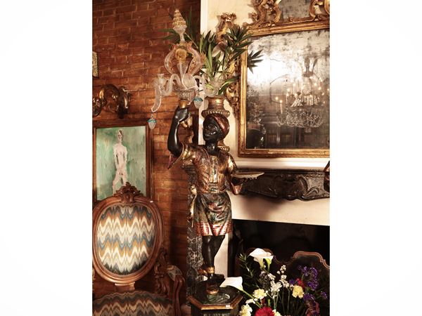Carved ebanized and golden wooden Moro lamp holder