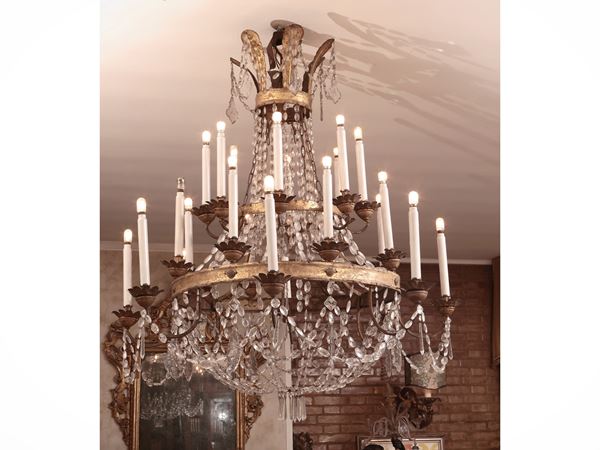Grande lampadario a paniere in tole dorata e vetro