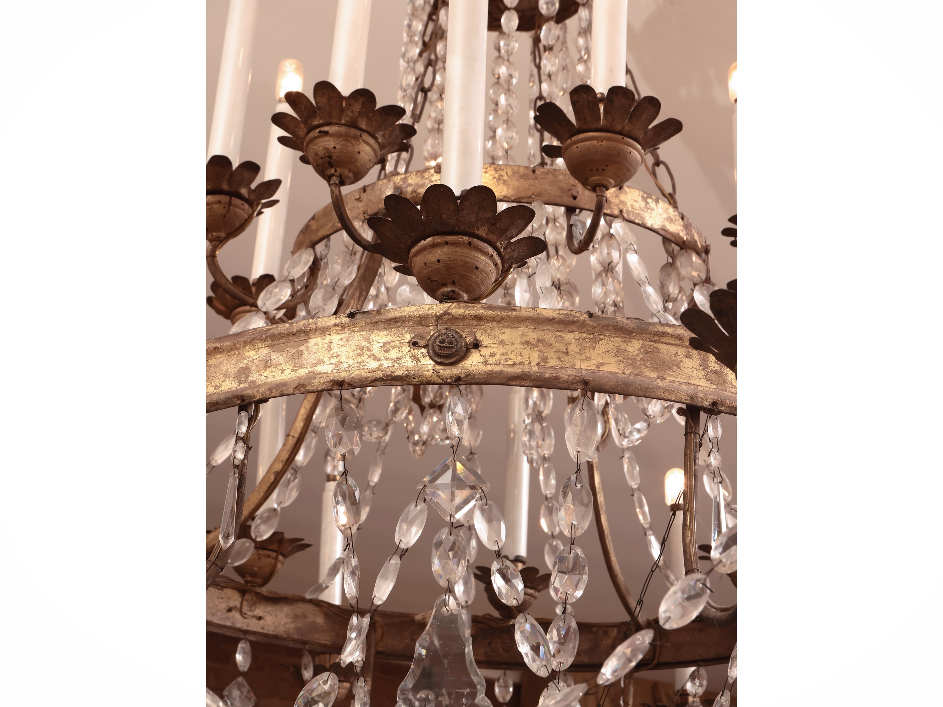 Grande Lampadario a Paniere in Tole Dorata e Vetro