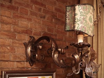 Coppia di Applique in Legno Intagliato e Dorato