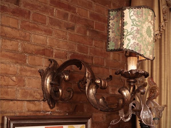 Coppia di applique in legno intagliato e dorato