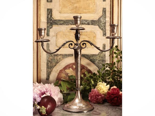 Coppia di candelabri in argento