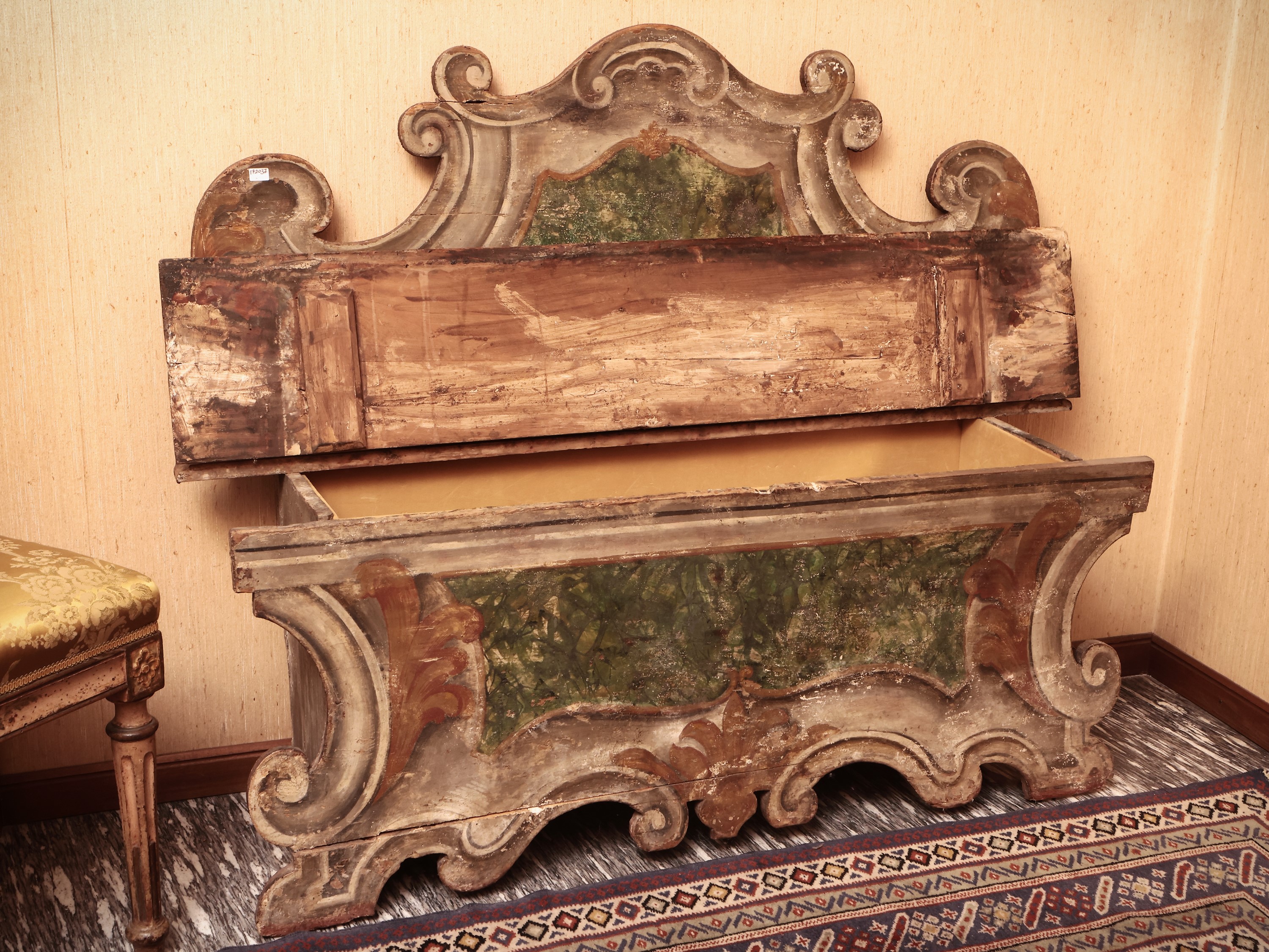 Piccola Cassapanca da Ingresso in Legno Laccato