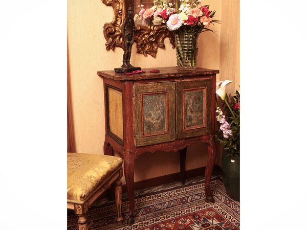 Comodino in legno laccato