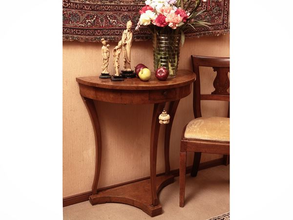 Small cherry cherry mezzaluna console in cherry trees