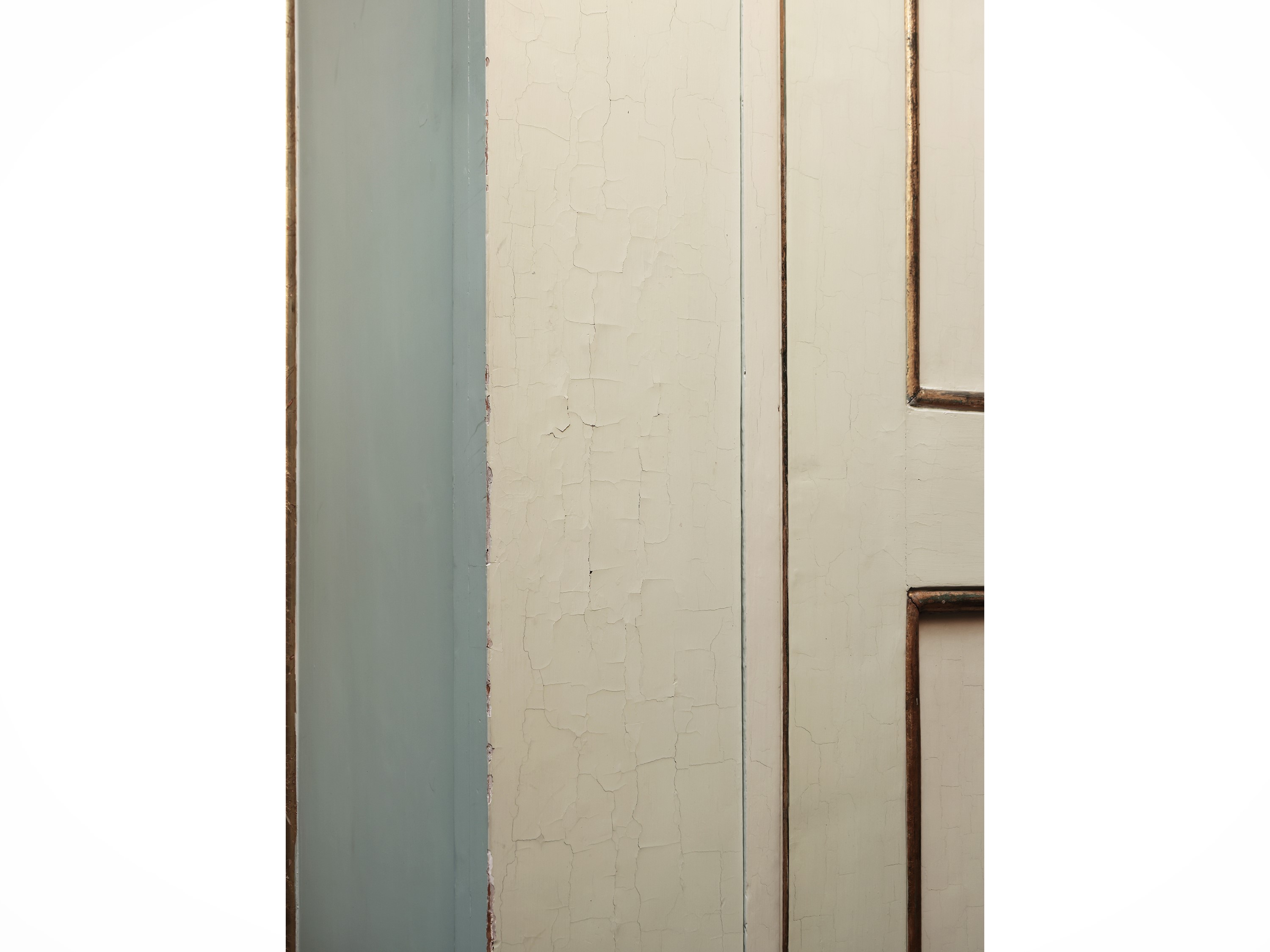 Armadio in Legno Laccato Color Avorio