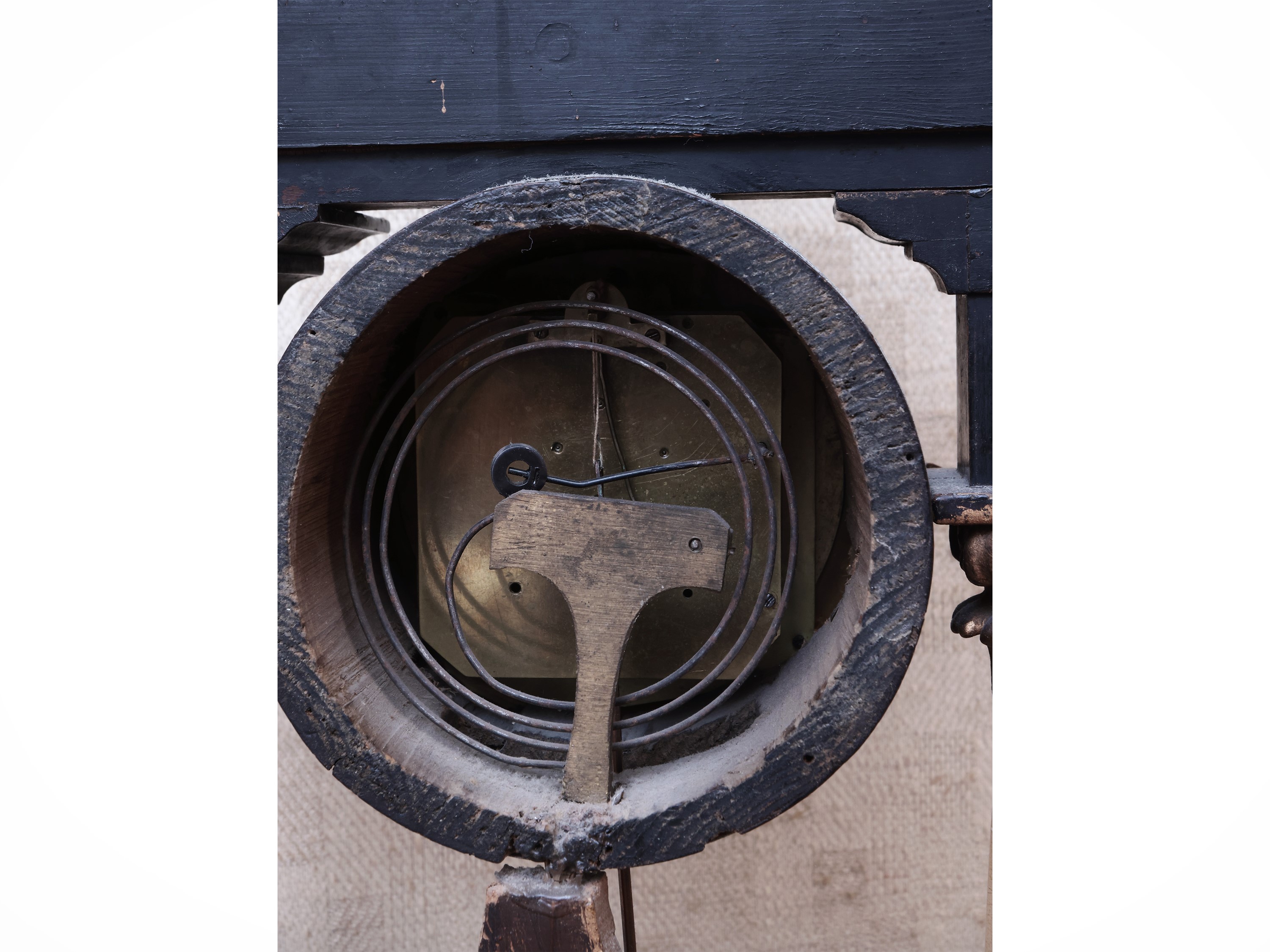 Orologio da tavolo a tempietto in legno ebanizzato