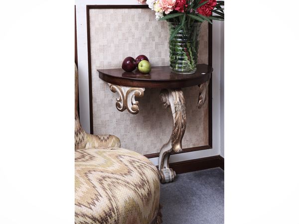 Coppia di piccole console a muro