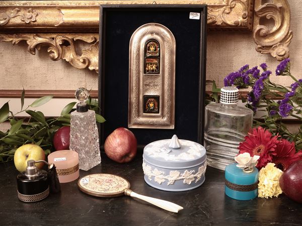 Assortimento di accessori da toilette