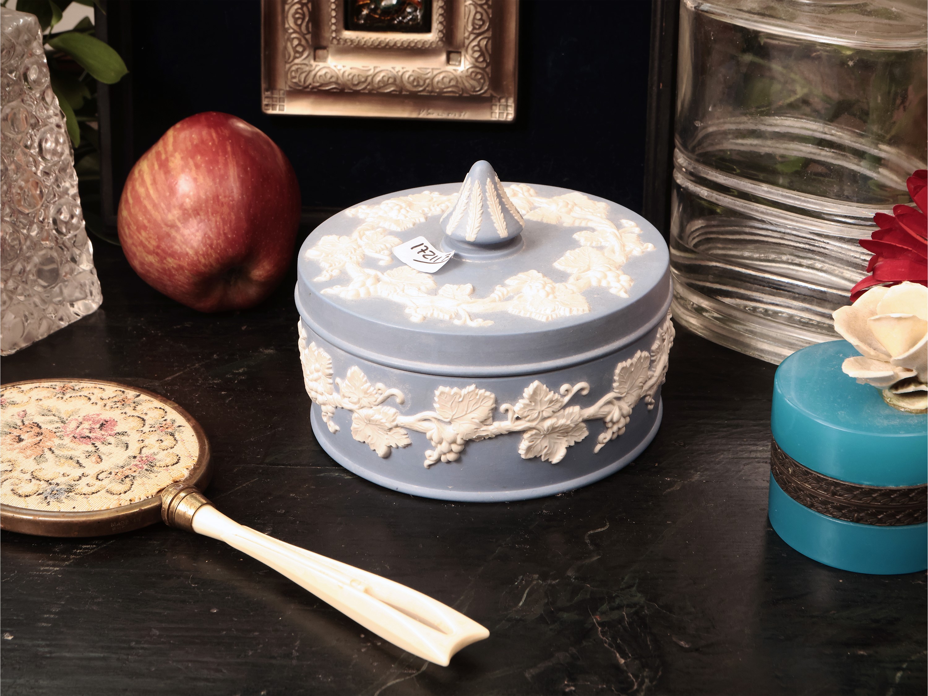 Assortimento di Accessori da Toilette