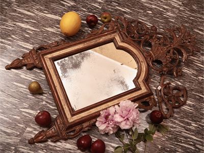 Piccola Specchiera con Cornice in Legno Laccato