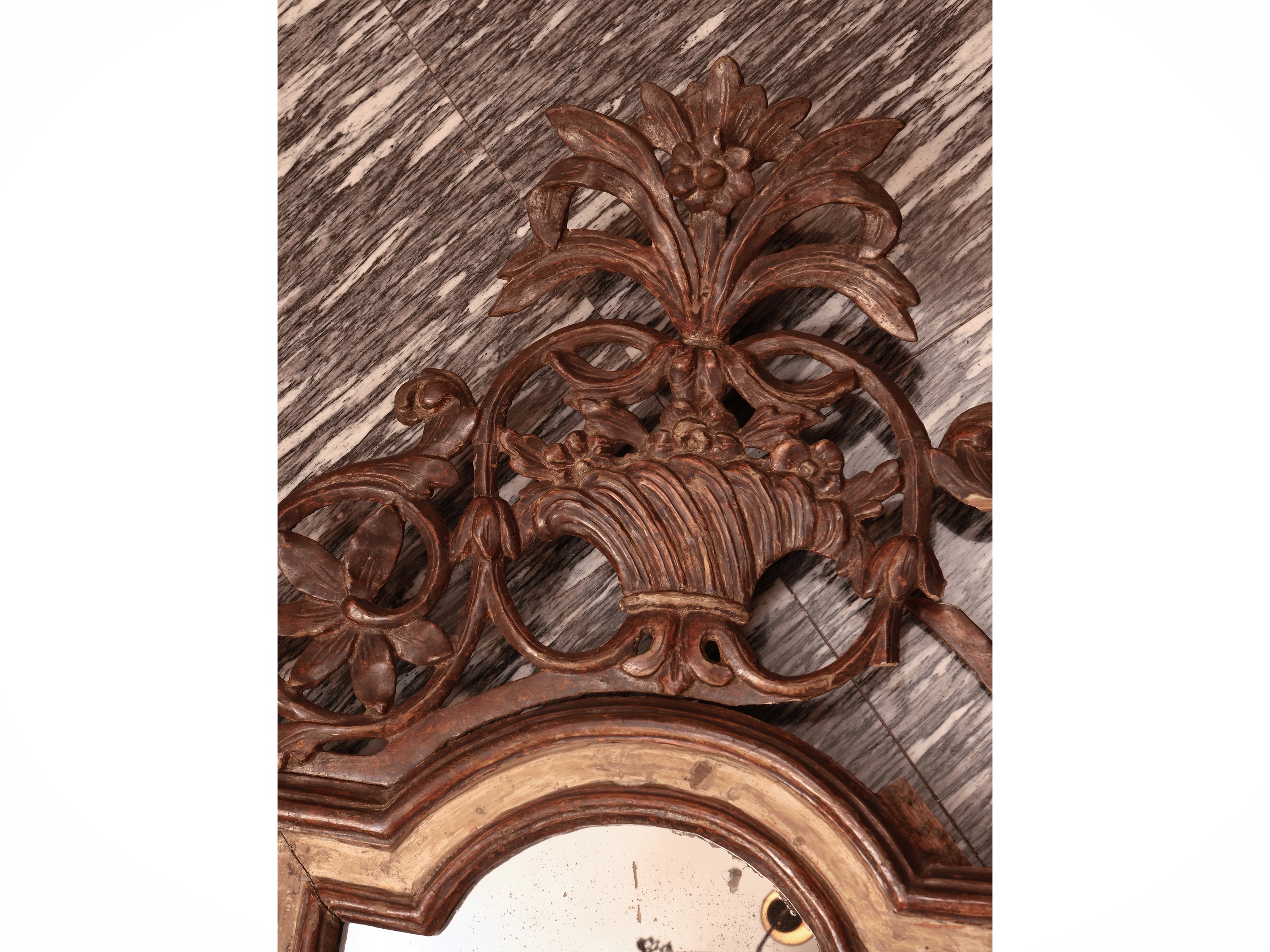 Piccola Specchiera con Cornice in Legno Laccato