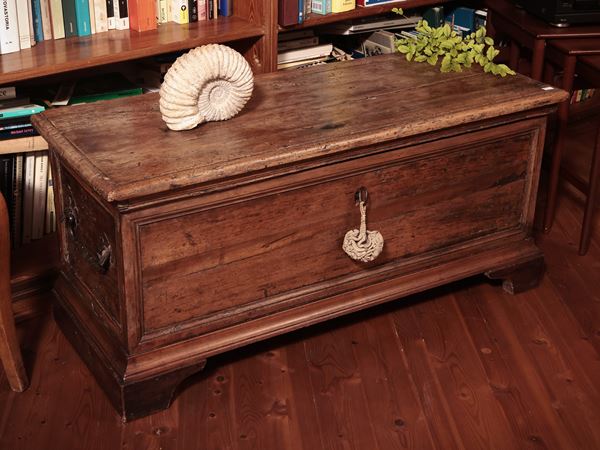 Cassapanca in walnut