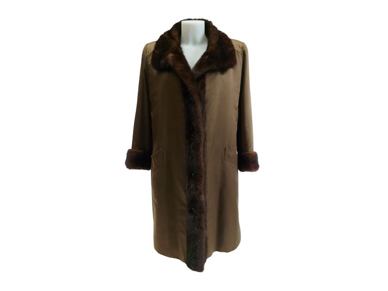 Rossini e Porro, Cappotto in raso marrone con interno e bordure in pelliccia di visone