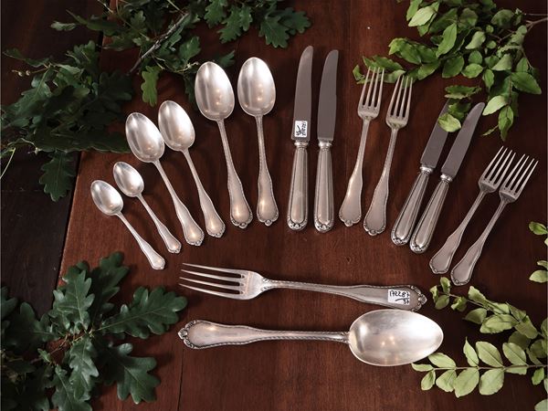 Assortimento di posate in argento
