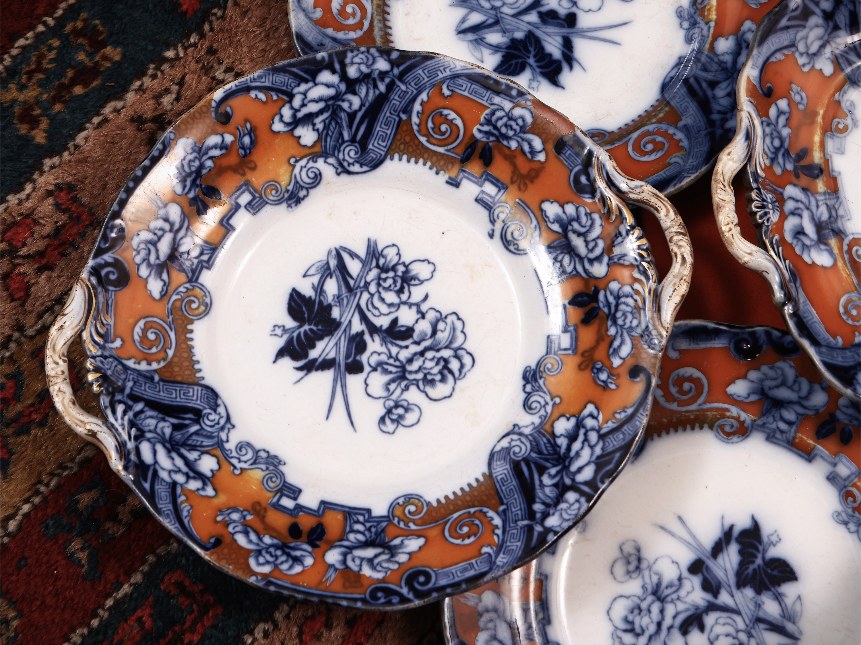 Assortimento di Piatti in Terraglia Inglese