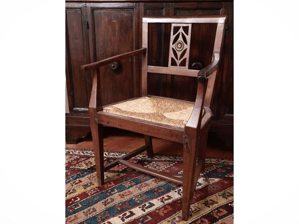 Poltroncina in noce