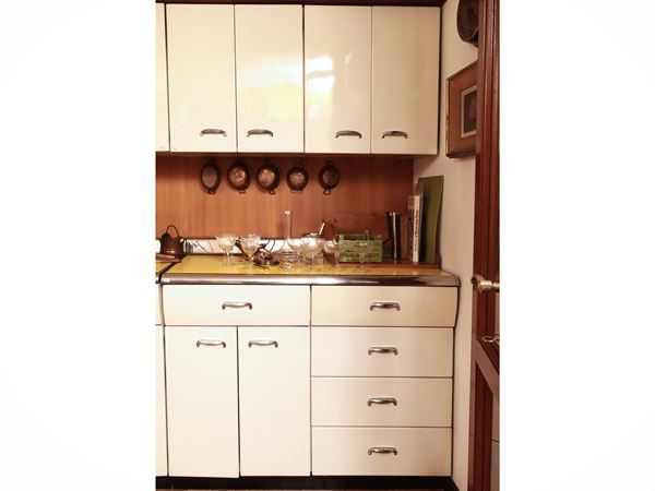 Arredo da cucina in metallo smaltato bianco