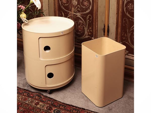 Due accessori in plastica beige, Kartell