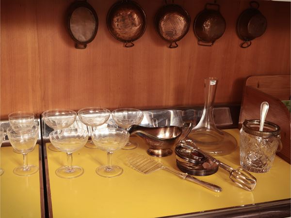 Miscellanea di accessori per la tavola