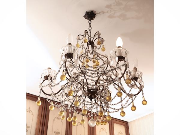 Lampadario in metallo dorato e vetro