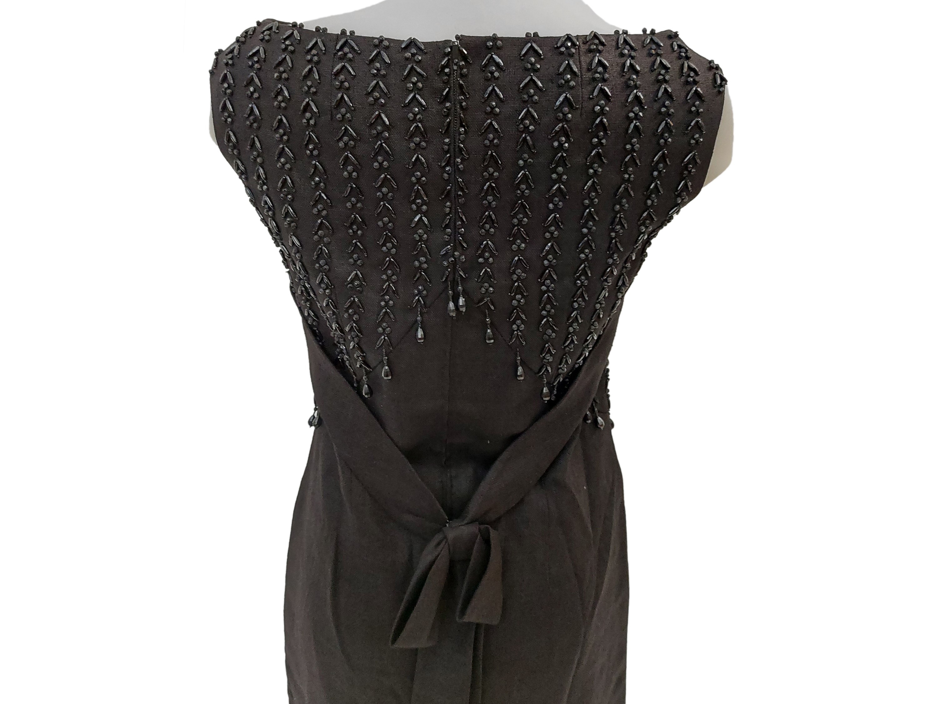 Abito Sartoriale Smanicato in Lino Nero