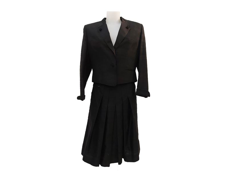 Tailleur Sartoriale in Shantung di Seta Nero