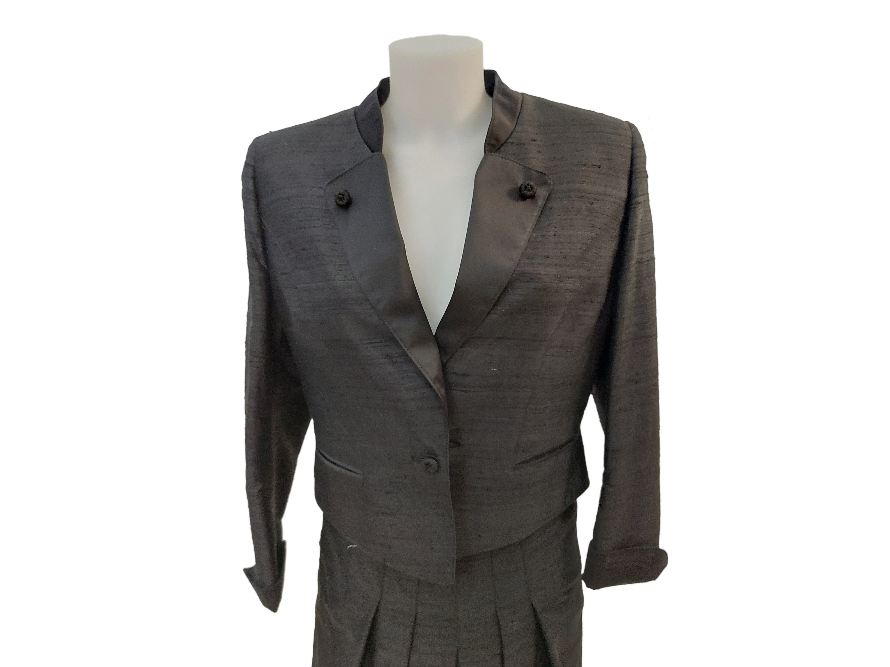 Tailleur Sartoriale in Shantung di Seta Nero