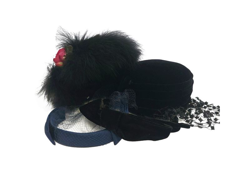 Lotto di cappelli d'epoca e acconciature