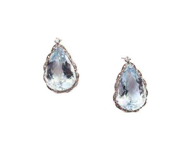 Pendant earrings in white gold with aquamarine and diamonds