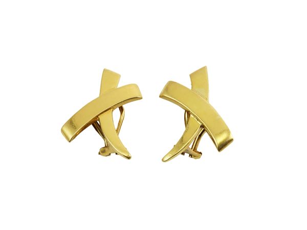 Yellow gold earring signed Paloma Picasso for Tiffany & Co.