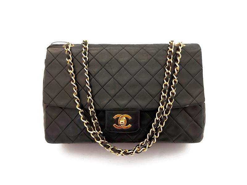 Chanel - Borsa classica a spalla 11.12 in pelle nera matelassé