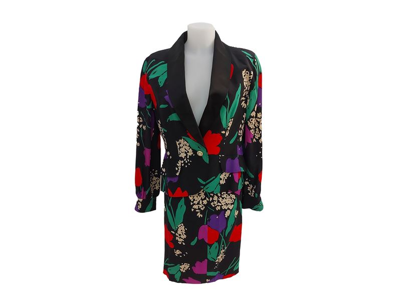 Completo Sartoriale con Fantasia Floreale su Fondo Nero