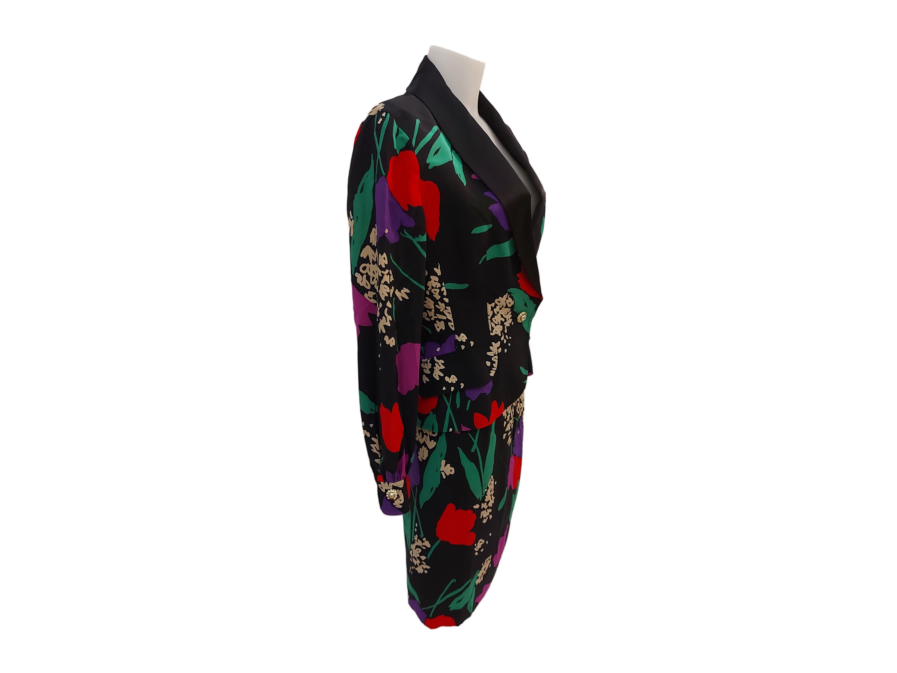 Completo Sartoriale con Fantasia Floreale su Fondo Nero