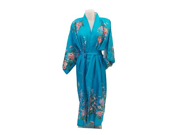 Kimono giapponese in seta fantasia su fondo turchese