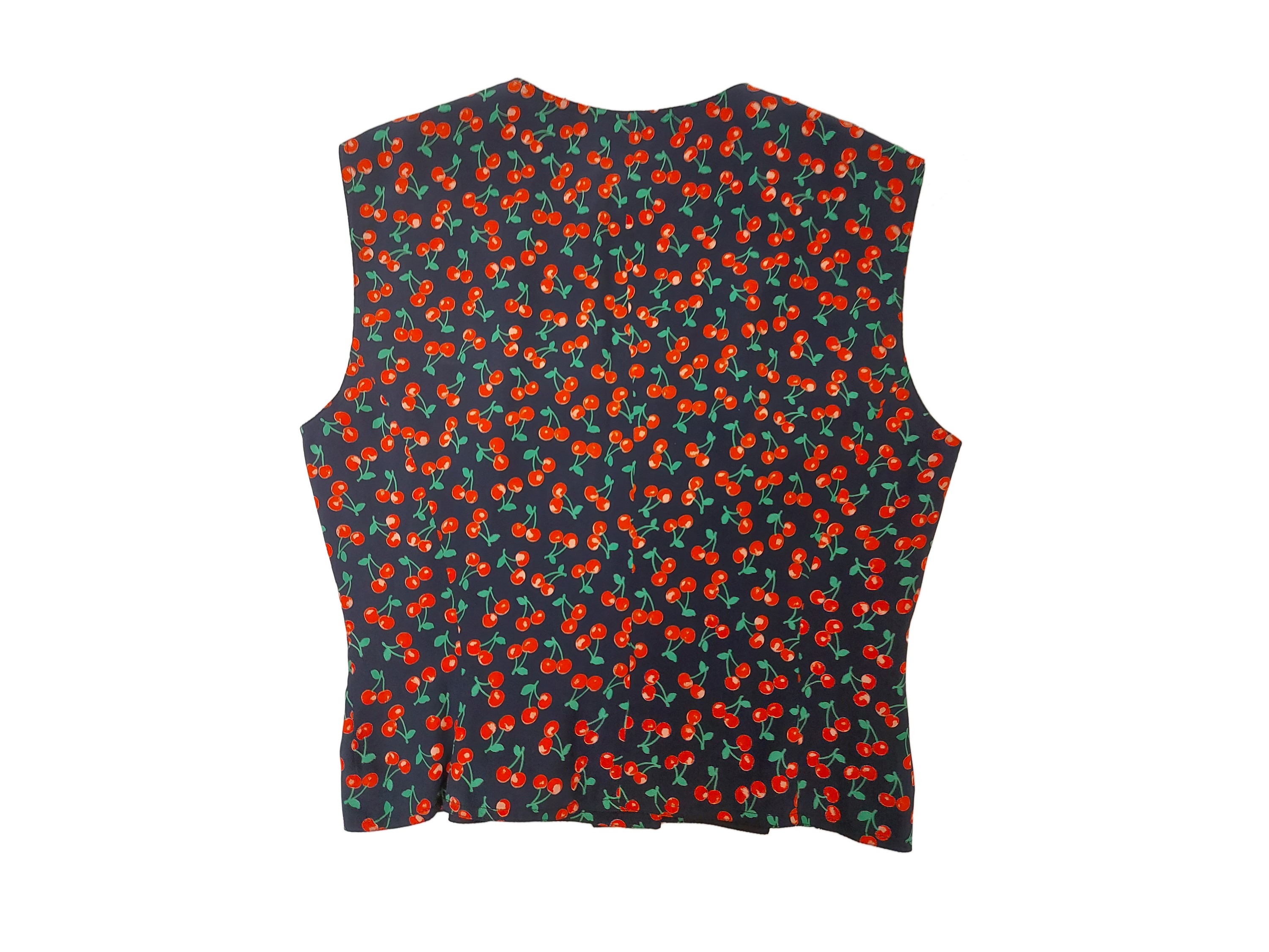 Valentino - Gilet in seta con fantasia di ciliegie su fondo blu