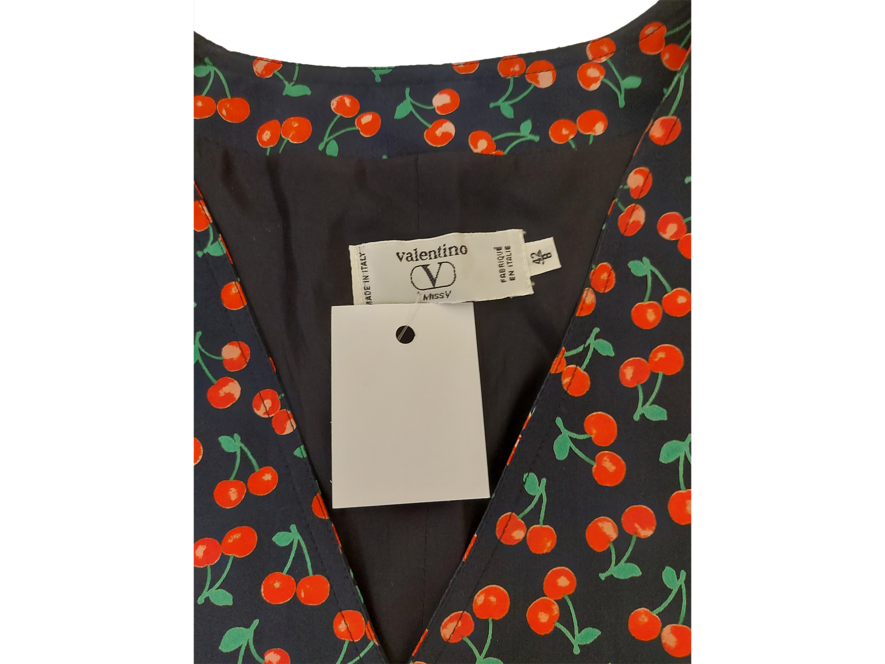 Valentino - Gilet in seta con fantasia di ciliegie su fondo blu