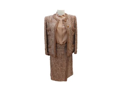 Tailleur Sartoriale in Lana Bouclé Color Cipria e Camicia in Seta