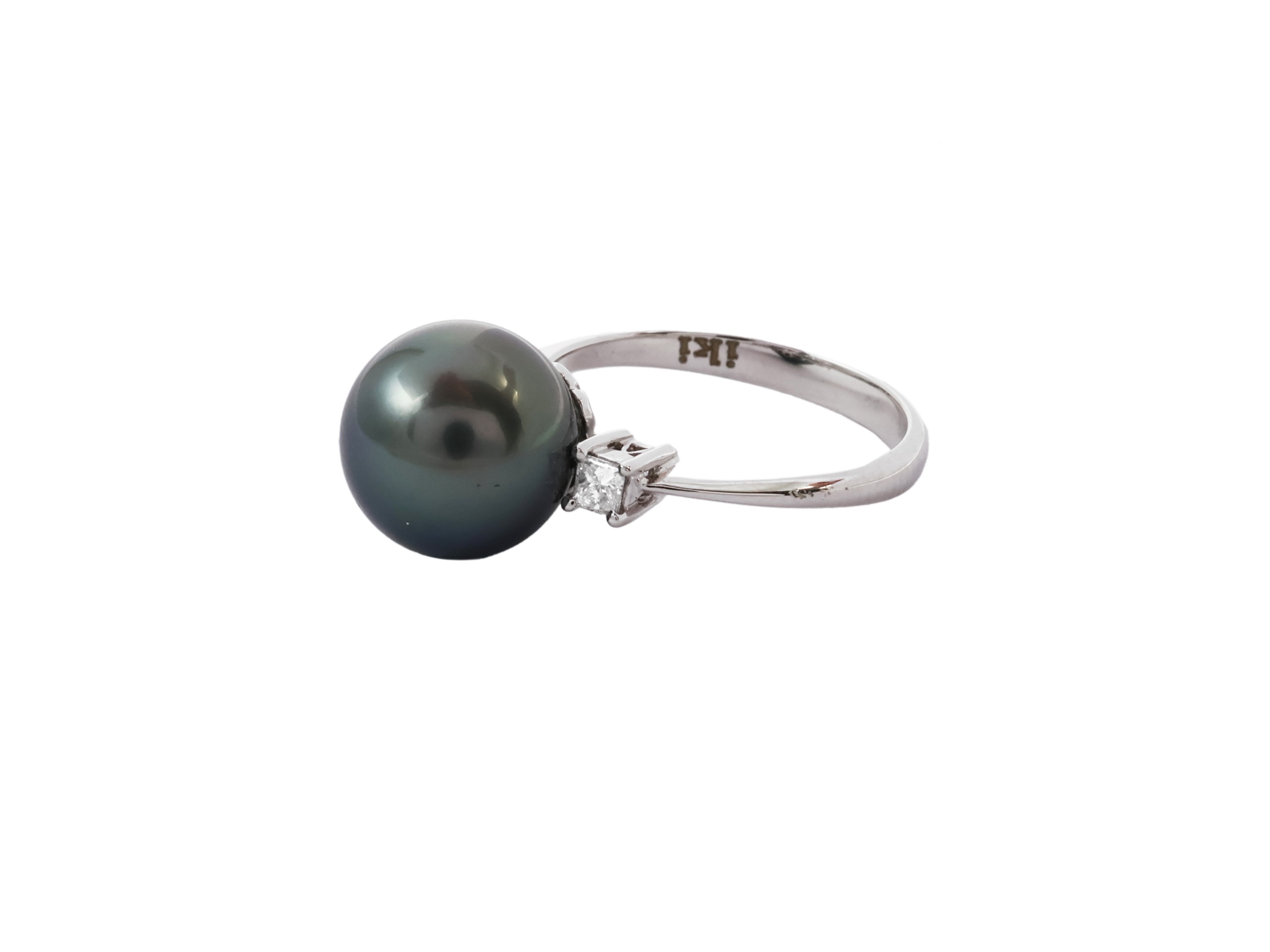 Anello in Oro Bianco con Perla Tahiti e Diamanti