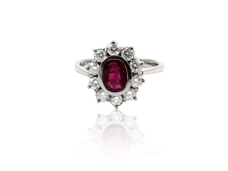 Anello in Oro Bianco con Rubino e Diamanti