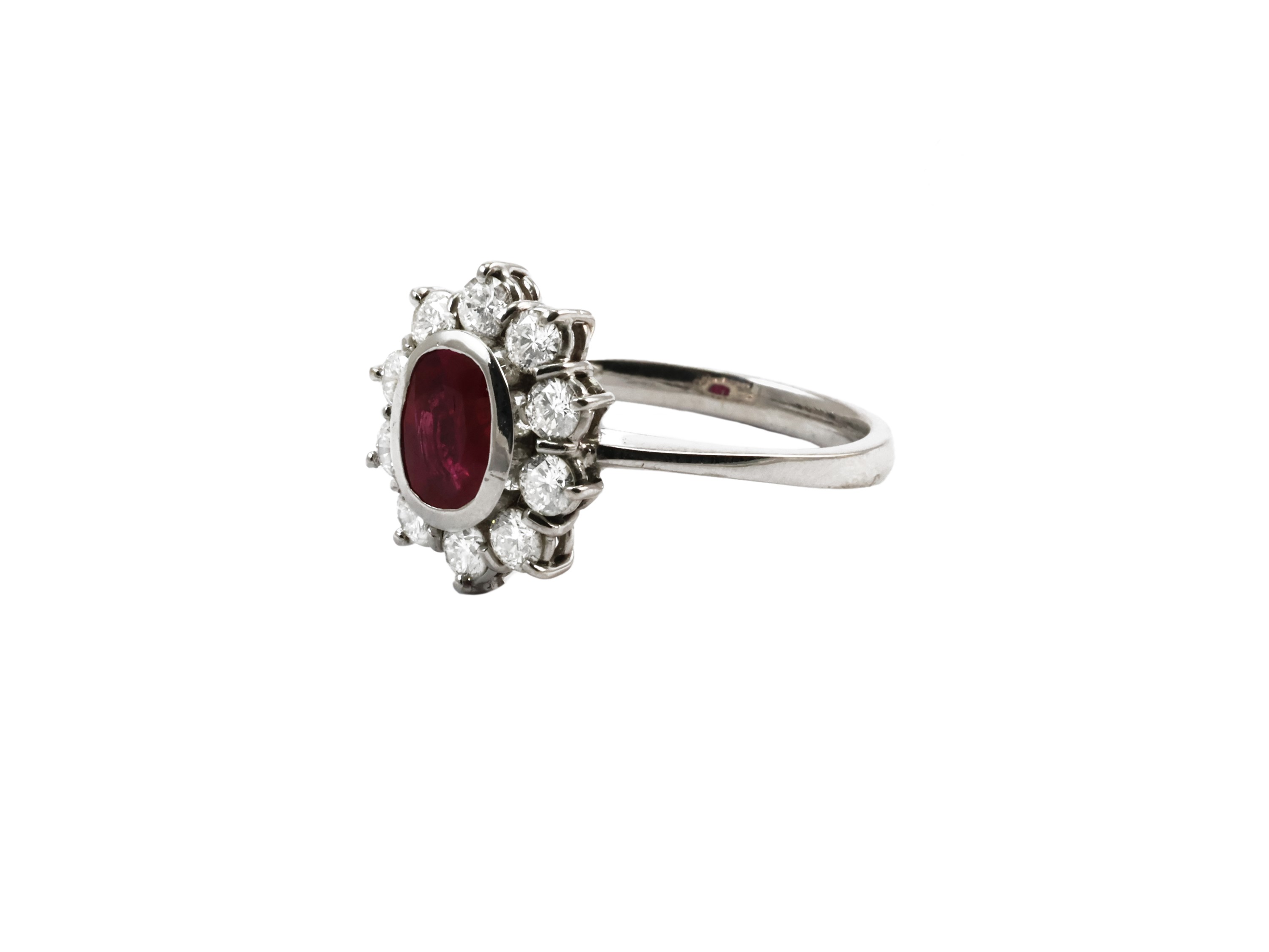 Anello in Oro Bianco con Rubino e Diamanti
