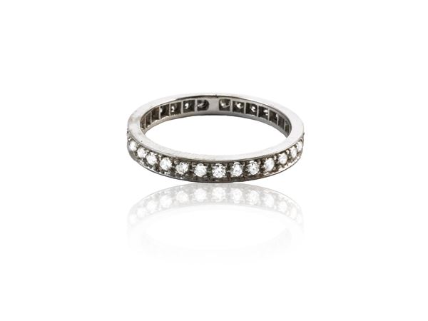 Eternelle white gold ring with diamonds