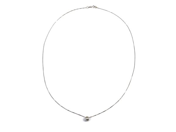 White gold solitaire necklace with diamond