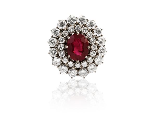White gold ring with ruby and diamonds