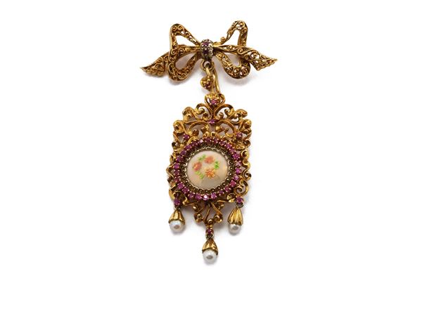 Yellow gold brooch with rubies, pearls and enamels