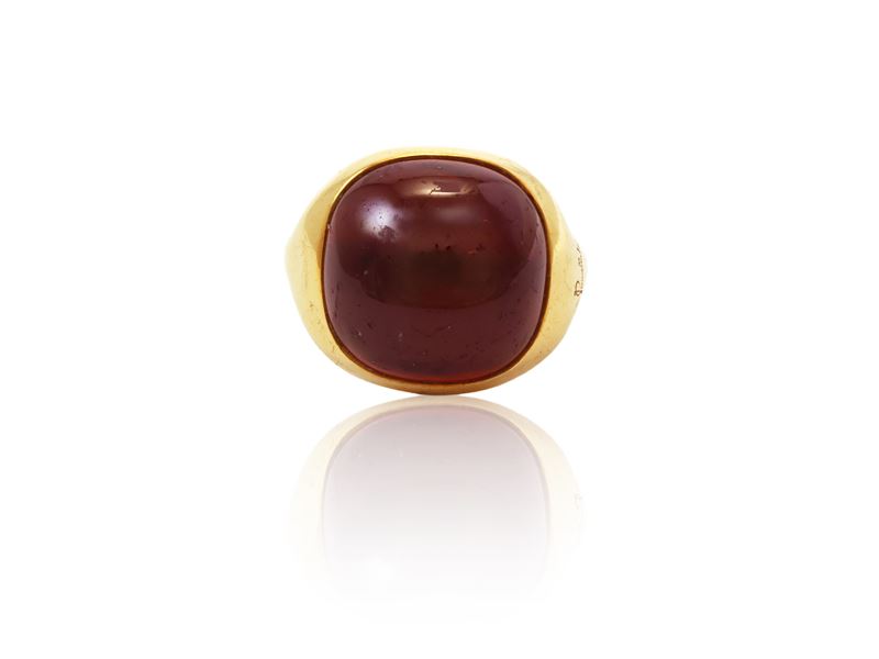 Anello Pomellato Ori Barbari in Oro Giallo con Granato Cabochon